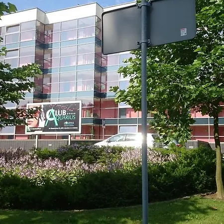 Aquarius Z Basenem *