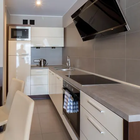 Aquarius Z Basenem *