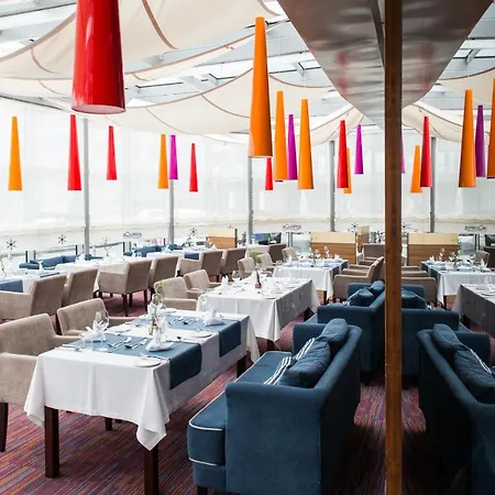 Aquarius Z Basenem *